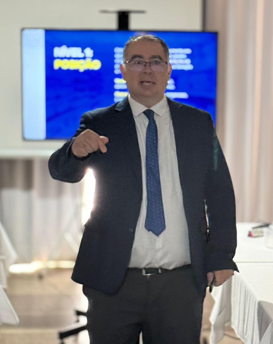 Prof. José Gustavo palestrando